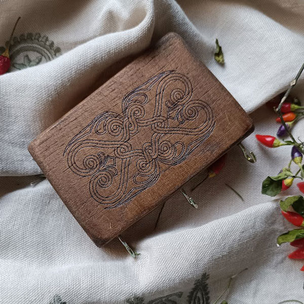 Oak hanger with 4 hook